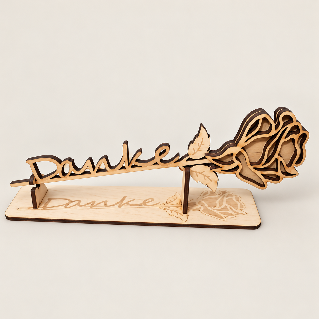 „Danke“ mit Holzrose – Produkt von RT LASERGRAVUR